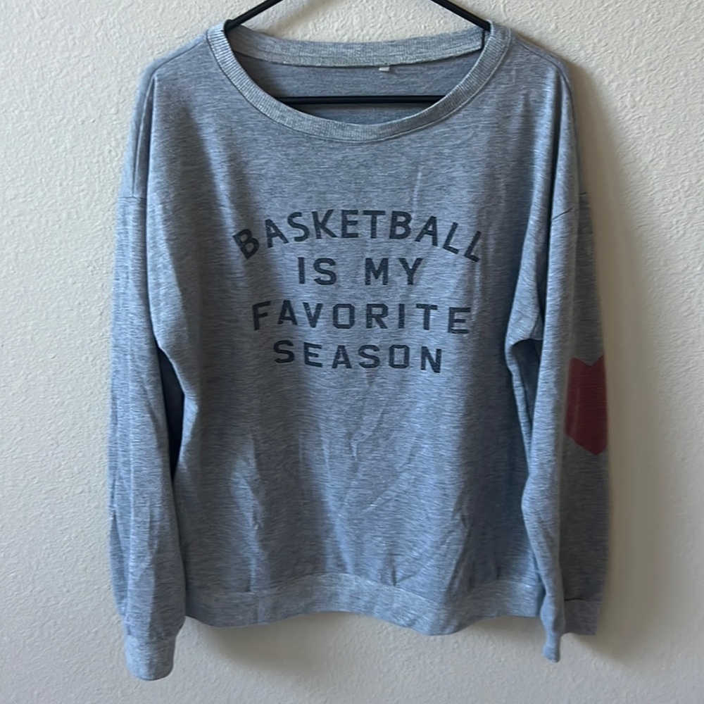 Crewneck top women’s size large. Thin sweatshirt material. Very comfy